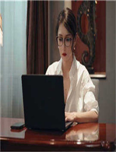 美人何处