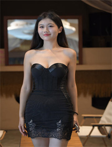 两兄妹一起写作业一边C